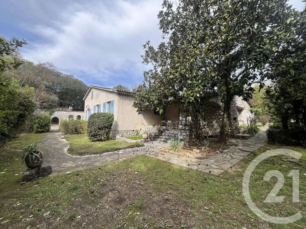 Maison à ROQUEFORT-LES-PINS