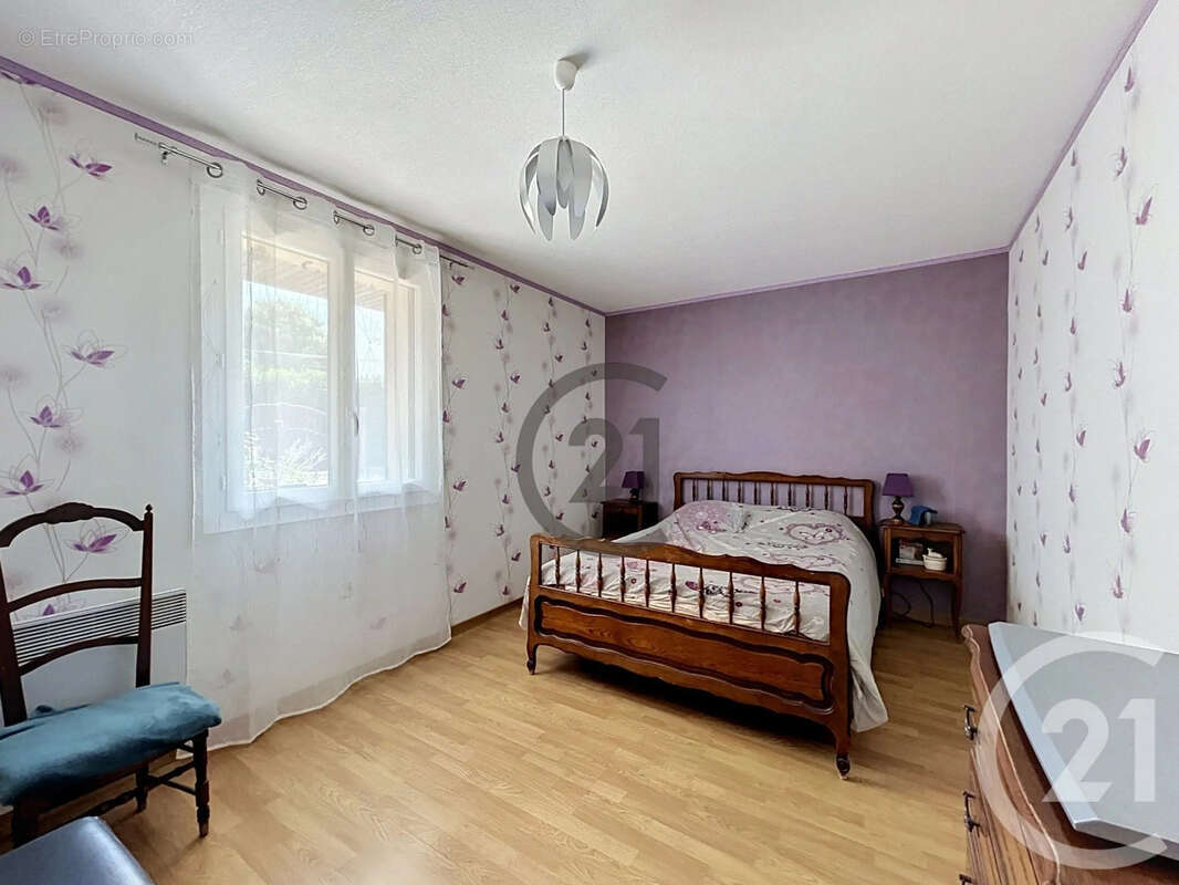Maison 100 m² à La Brosse-Montceaux  - photo 6