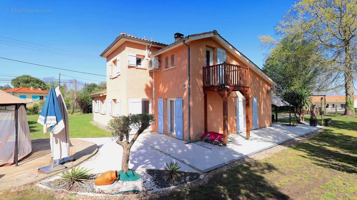 Maison à SAINT-AIGULIN