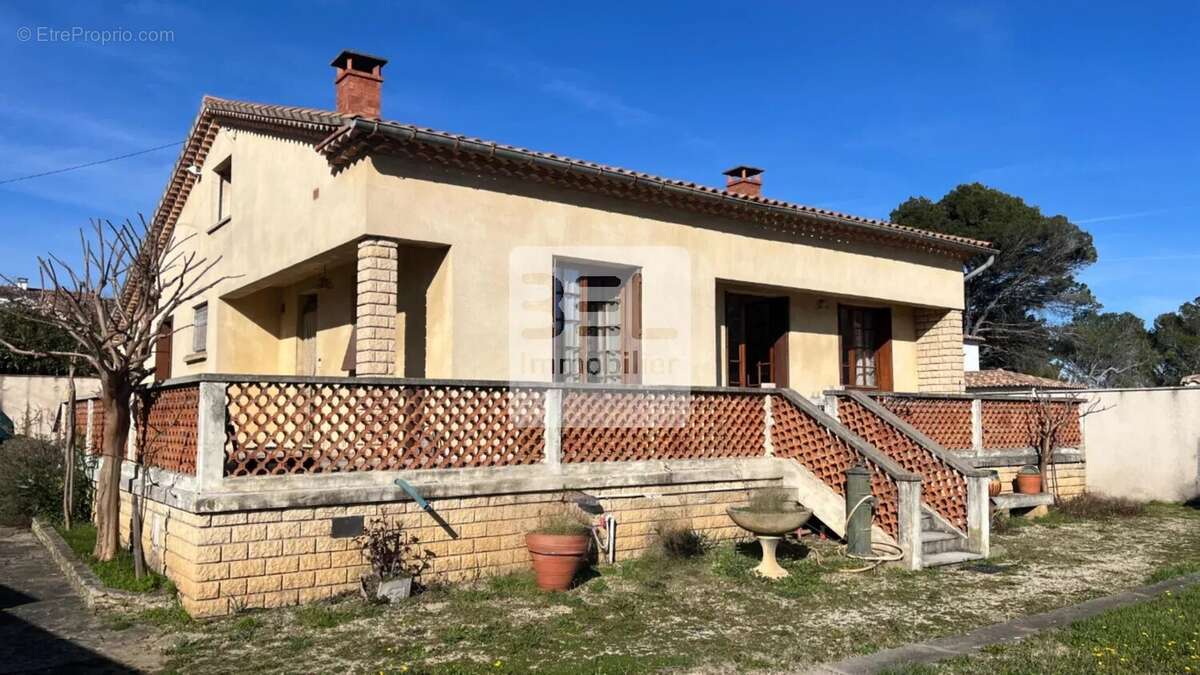 Maison à LAUDUN-L'ARDOISE