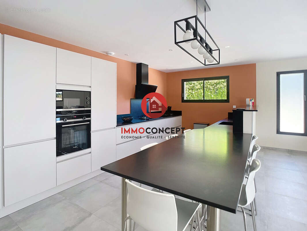 Cuisine aménagée et équipée - Maison à PUJAUT