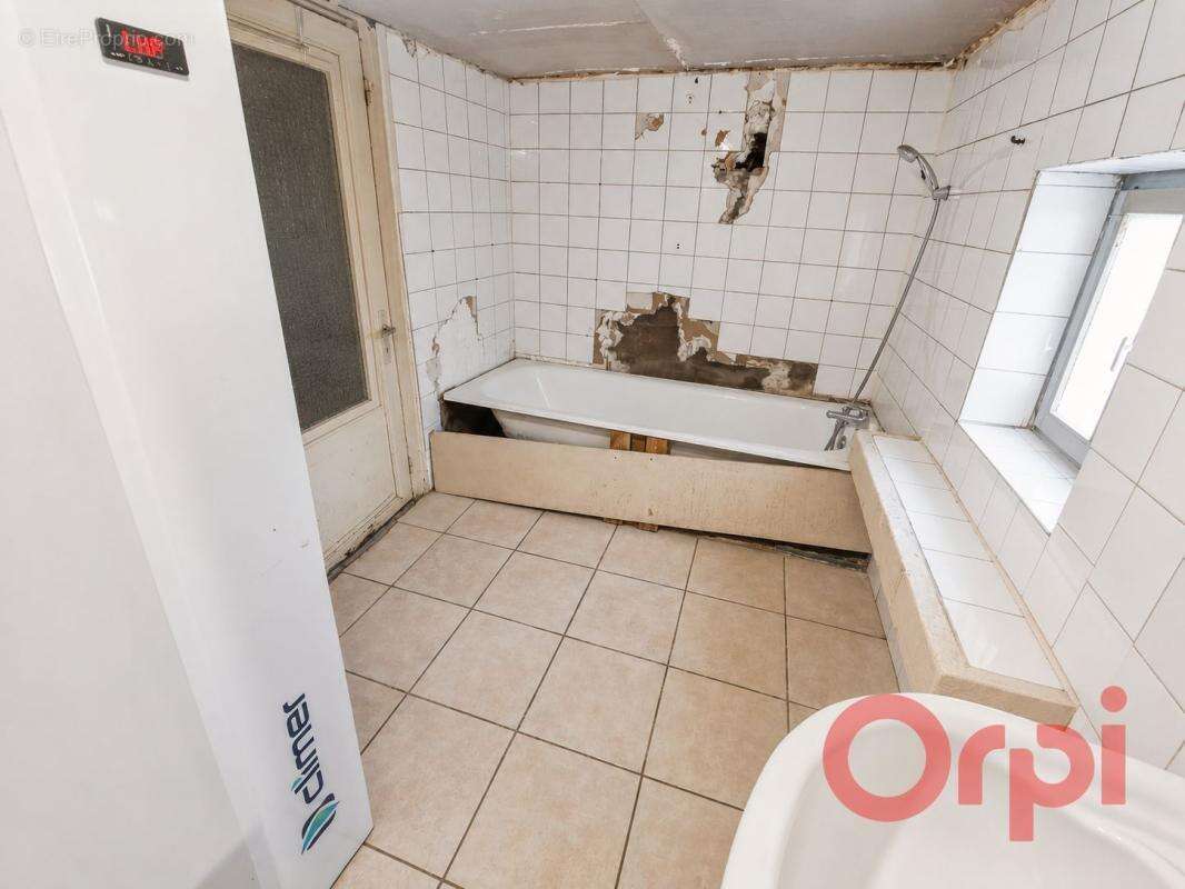Maison avec grange et dépendances - photo 7