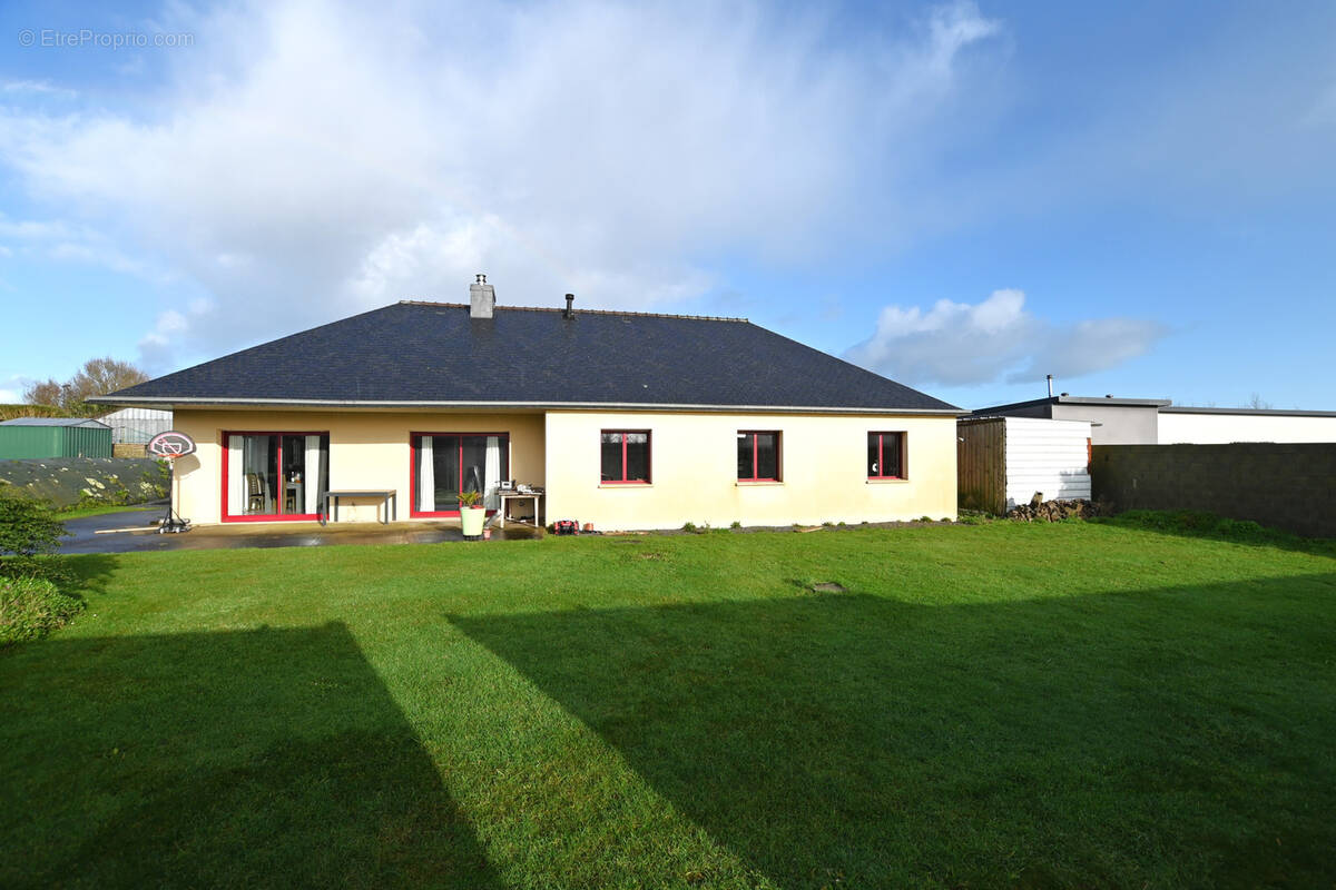 Maison à SAINT-FREGANT