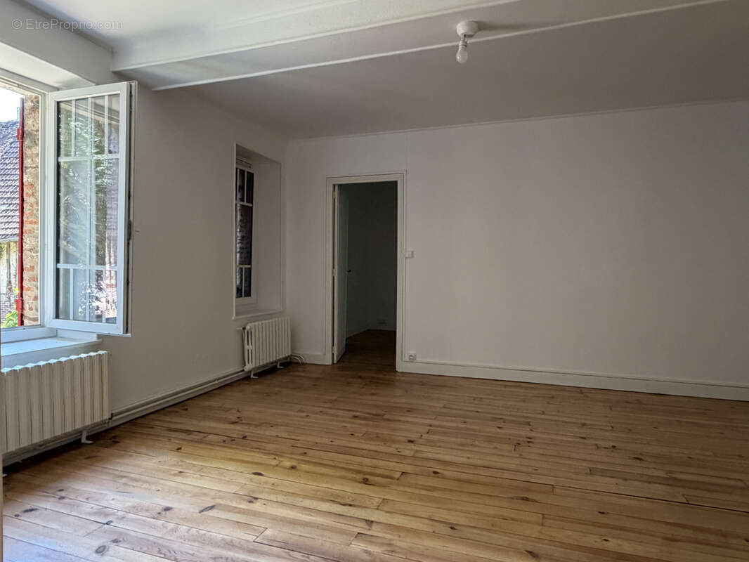Demeure entièrement rénovée de 230 m2 située à auneuil avec dependances - photo 10