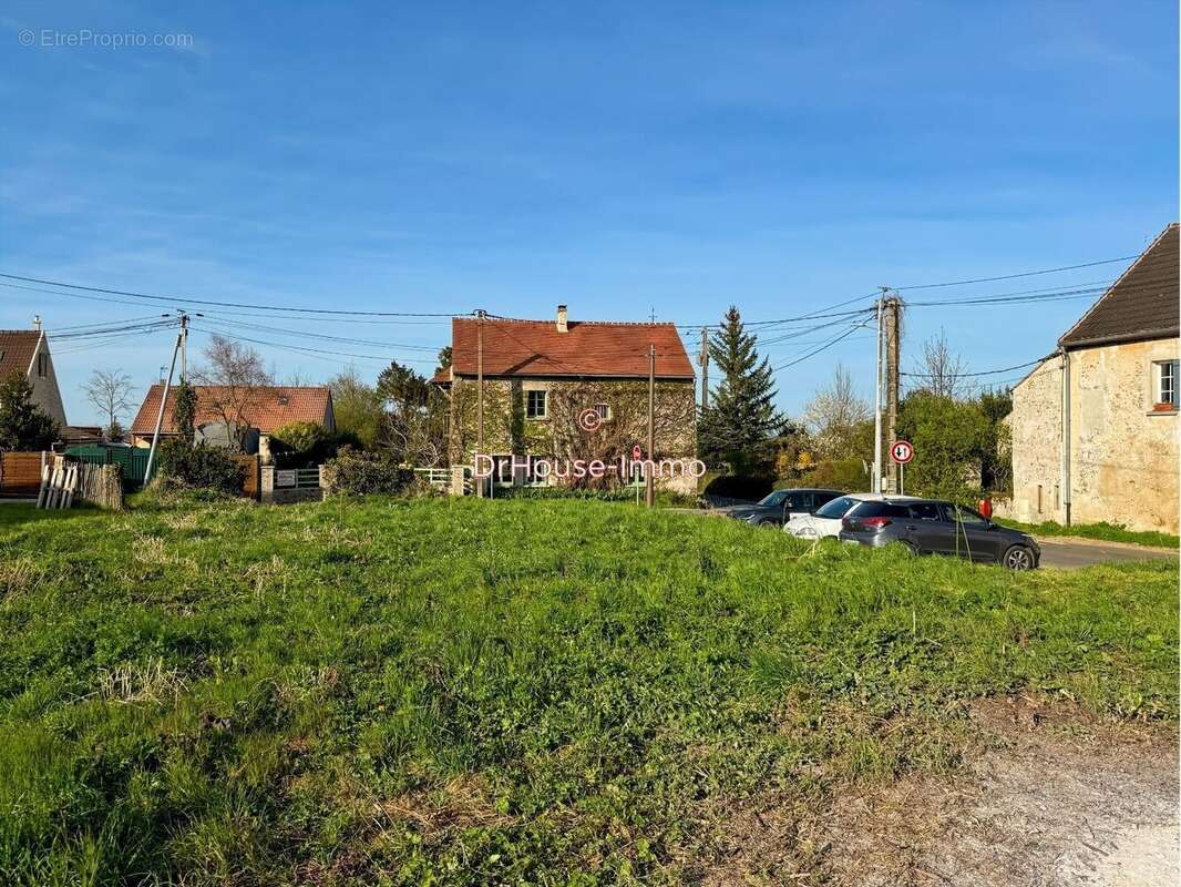 Terrain à SAACY-SUR-MARNE