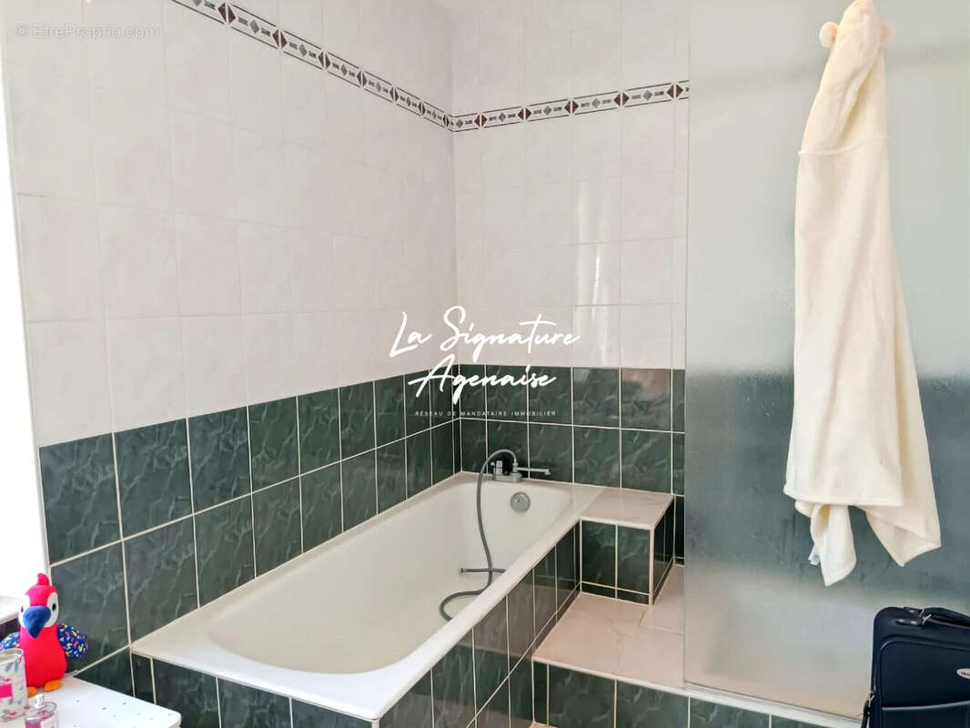 Maison 178 m² à Saint-Hilaire-De-Lusignan  - photo 7