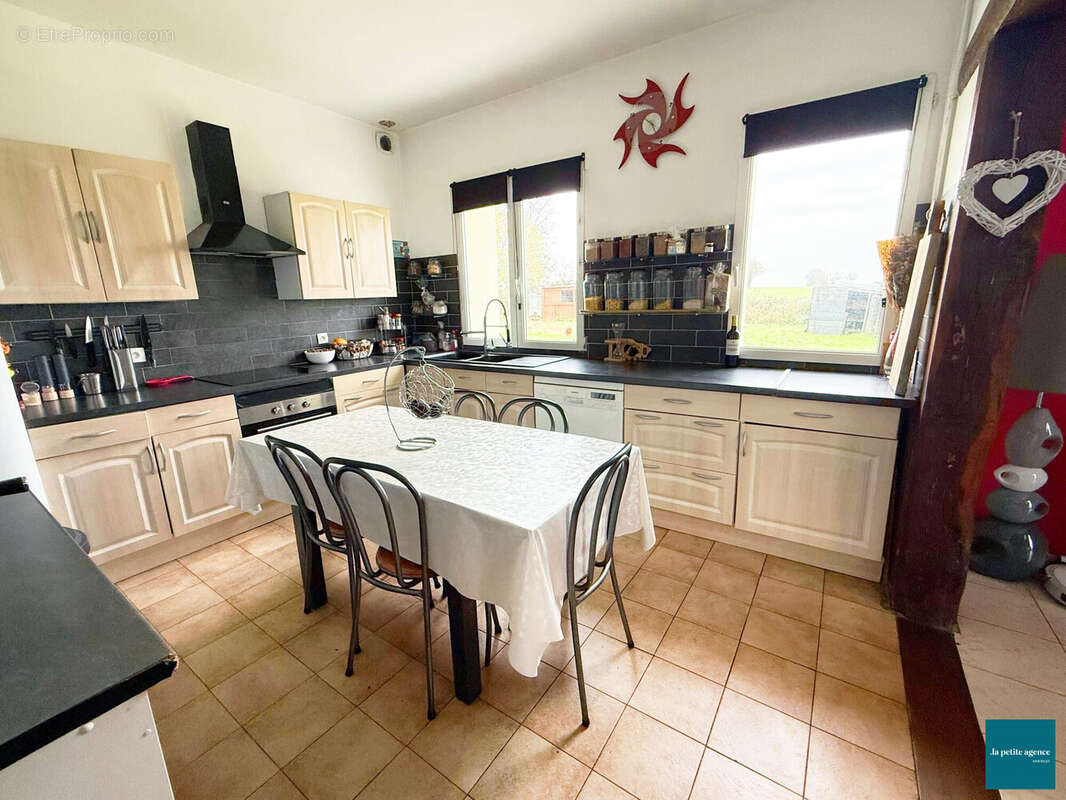 Maison à COURVAUDON