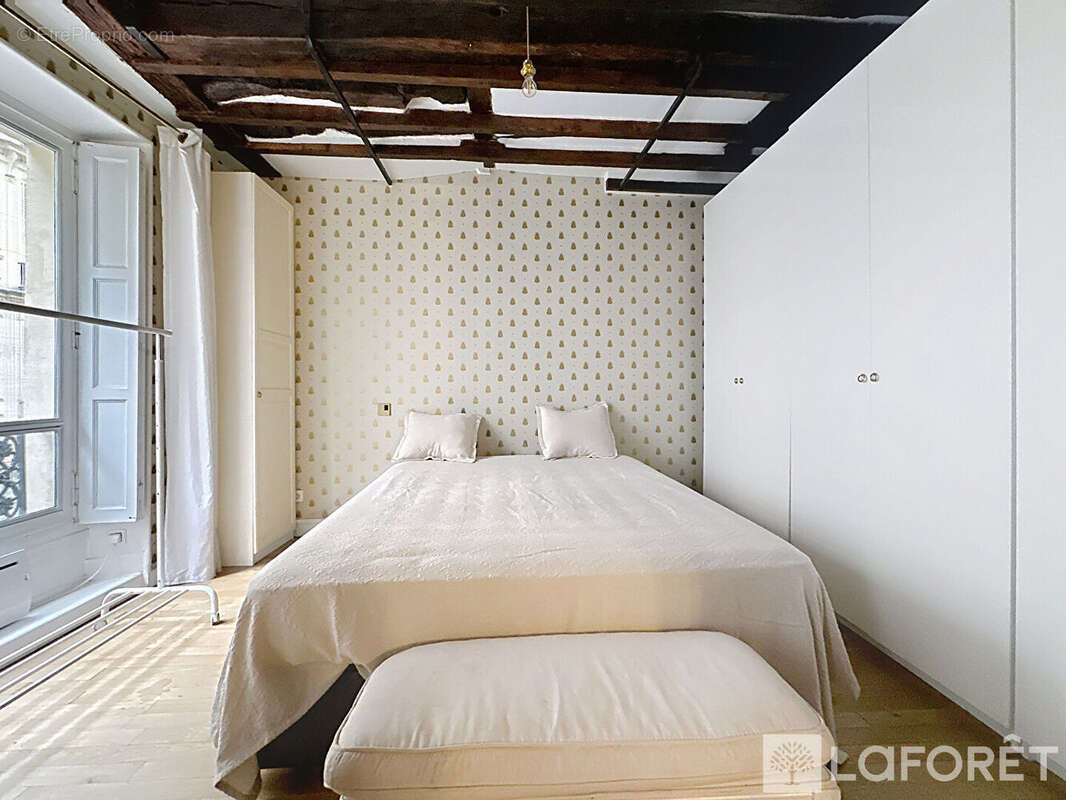 Appartement à PARIS-1E