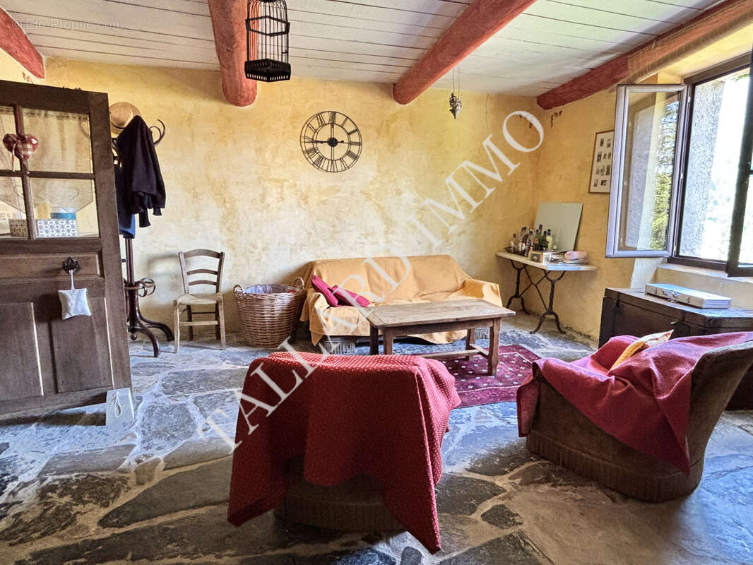 Venterol, maison 163 m2 + grages, caves et jardin. - photo 10