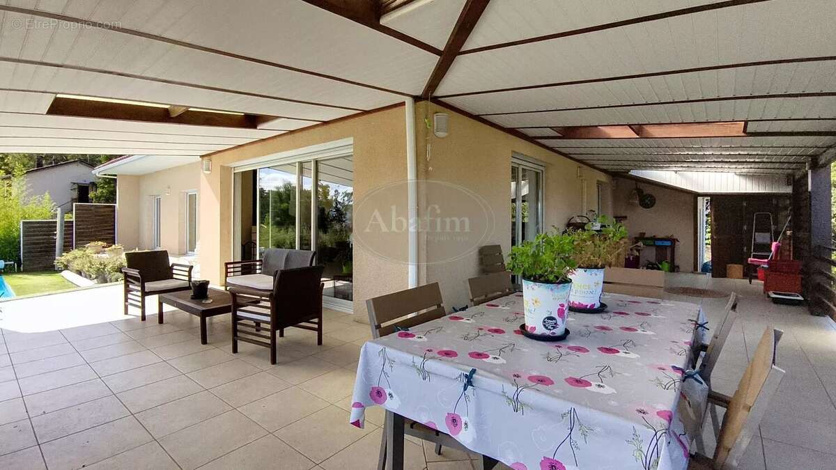 Maison à VILLENEUVE-DE-RIVIERE