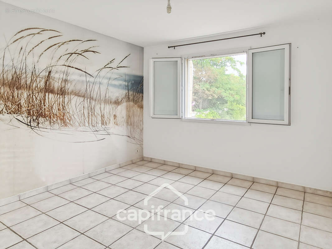 Maison à vendre 4 pièces ROQUEMAURE (30)-107m²-terrain 1540m² avec piscine et grand garage - photo 8