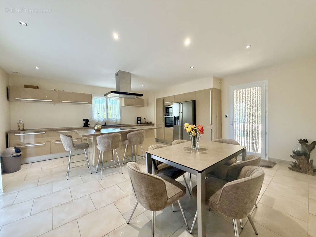 Maison 165 m2 Parcieux avec un terrain de 1434 m2 et piscine chauffée. - photo 5