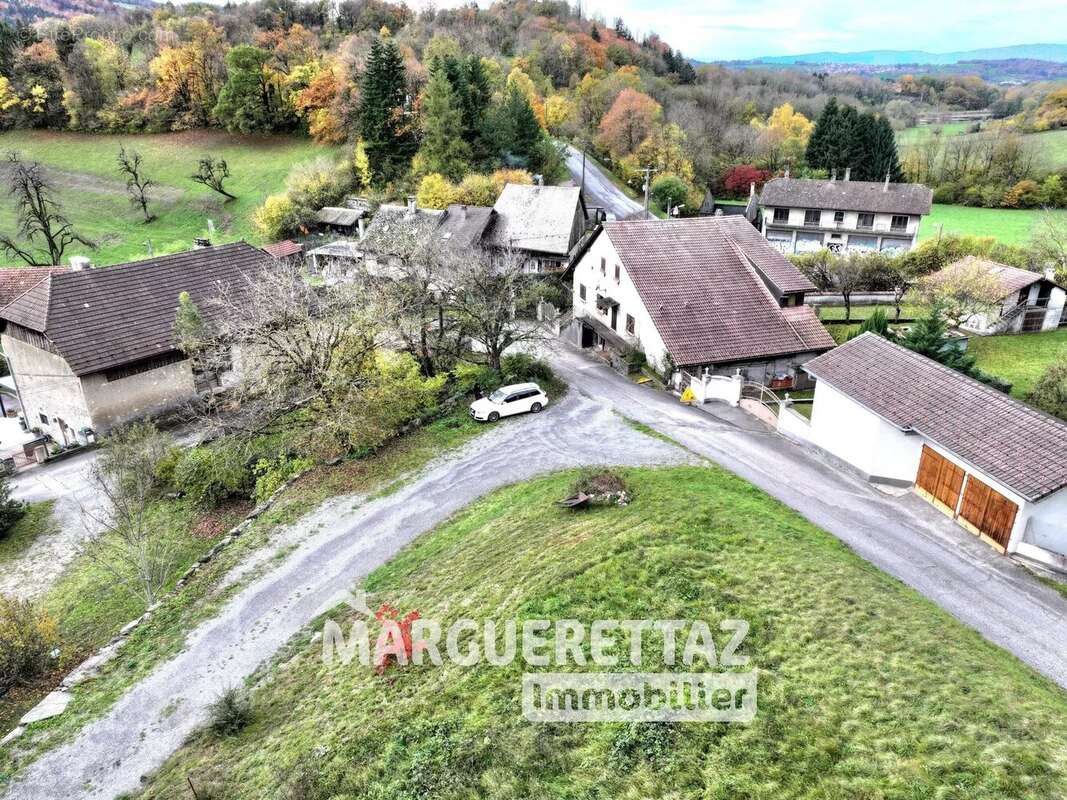 Terrain à LA TOUR
