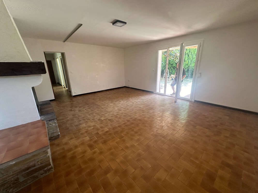 Appartement à SOLLIES-PONT