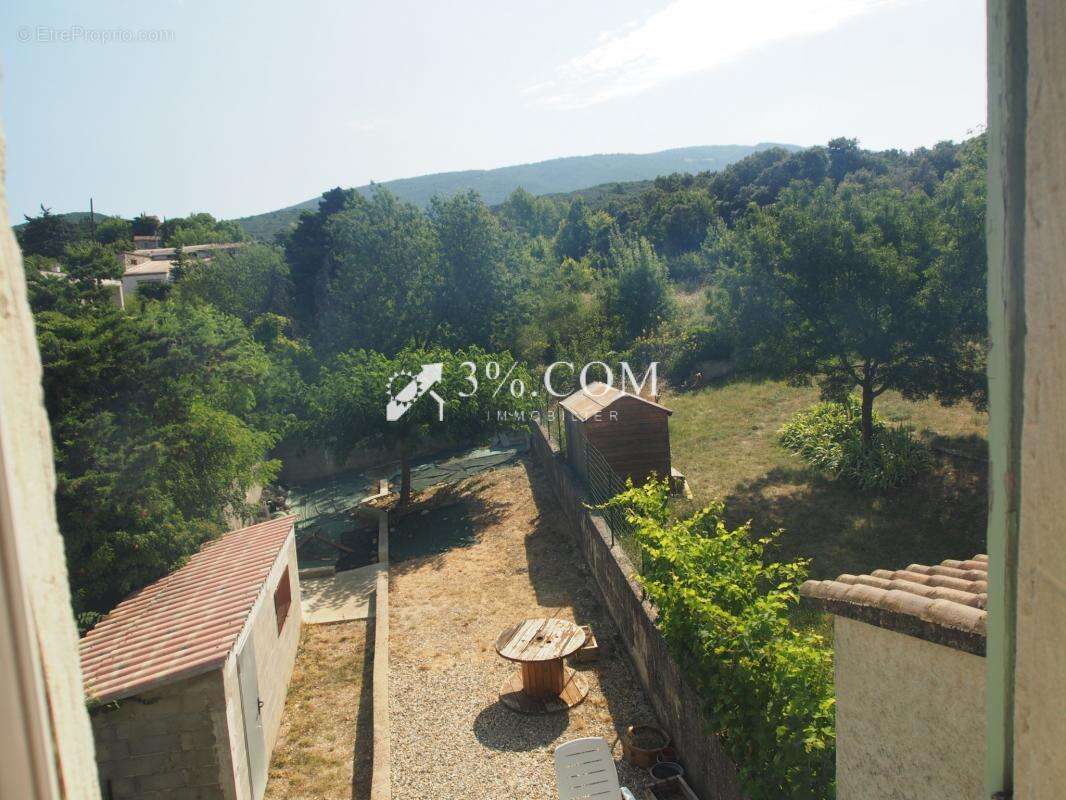 Maison à ROCHE-SAINT-SECRET-BECONNE