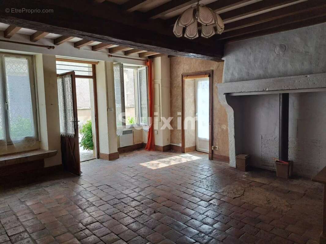 Maison à METZ-LE-COMTE