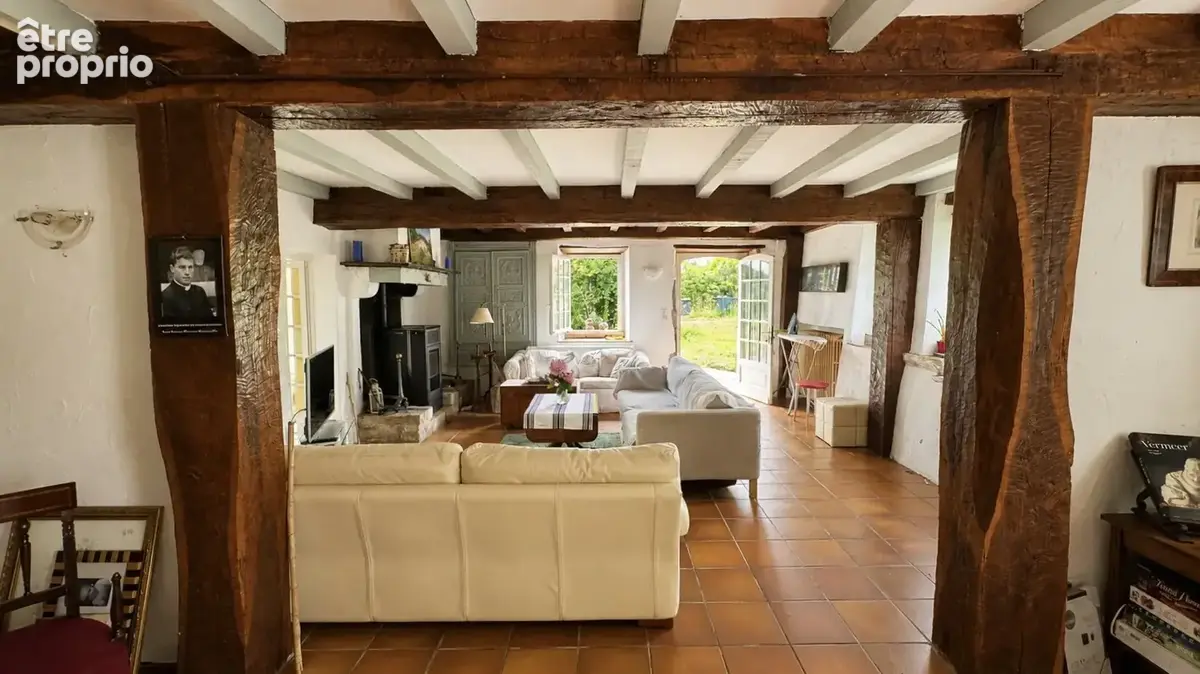 Maison de caractère du XVIIIe siècle rénovée  402 m² habitables  9 chambres  Terrain de 2 215 m²  Urt - photo 6