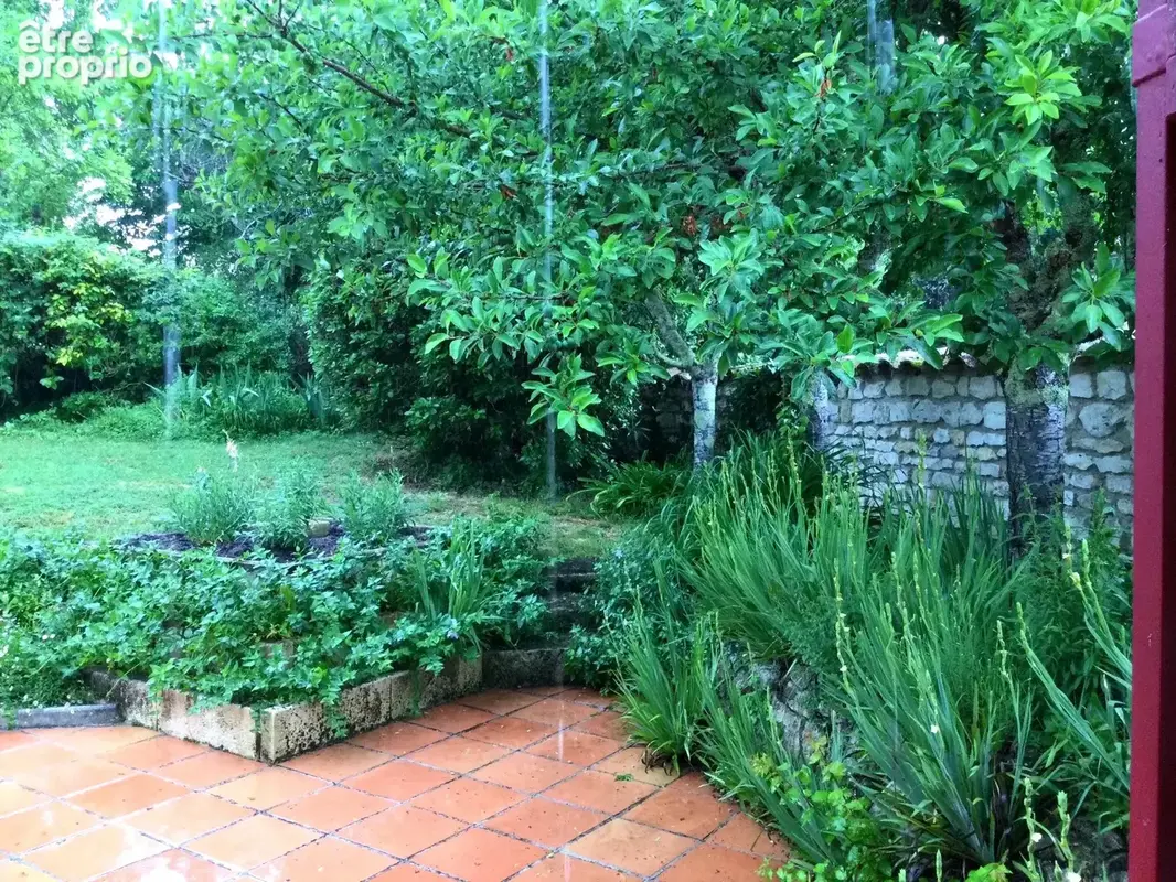 Belle Maison de Village en Pierre Rénovée avec Jardin Clos et Garage - photo 16