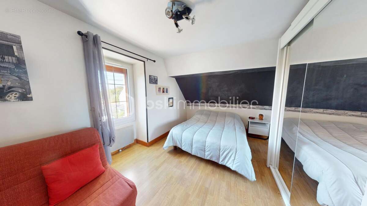 Maison rénovée + parcelle avec double garage - photo 10