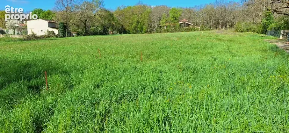 Terrain à LA SALVETAT-SAINT-GILLES