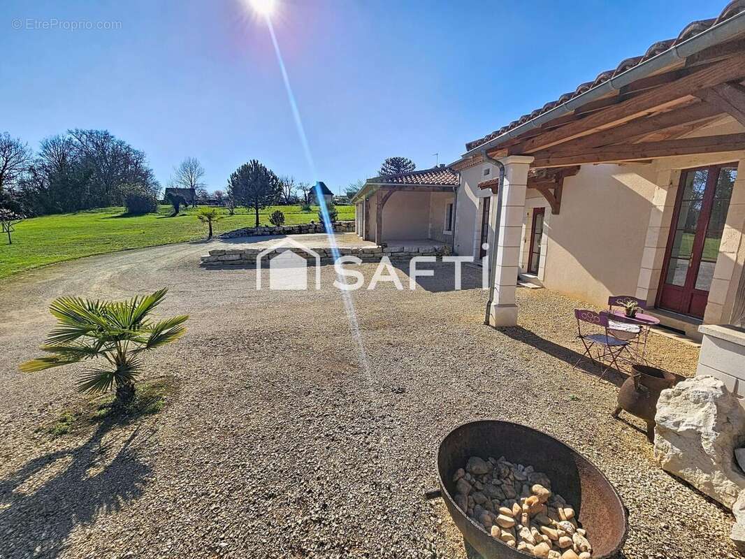 Photo 2 - Maison à NEUVIC