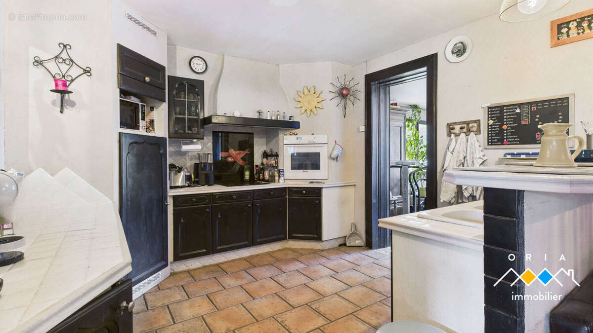 Maison à BEY-SUR-SEILLE