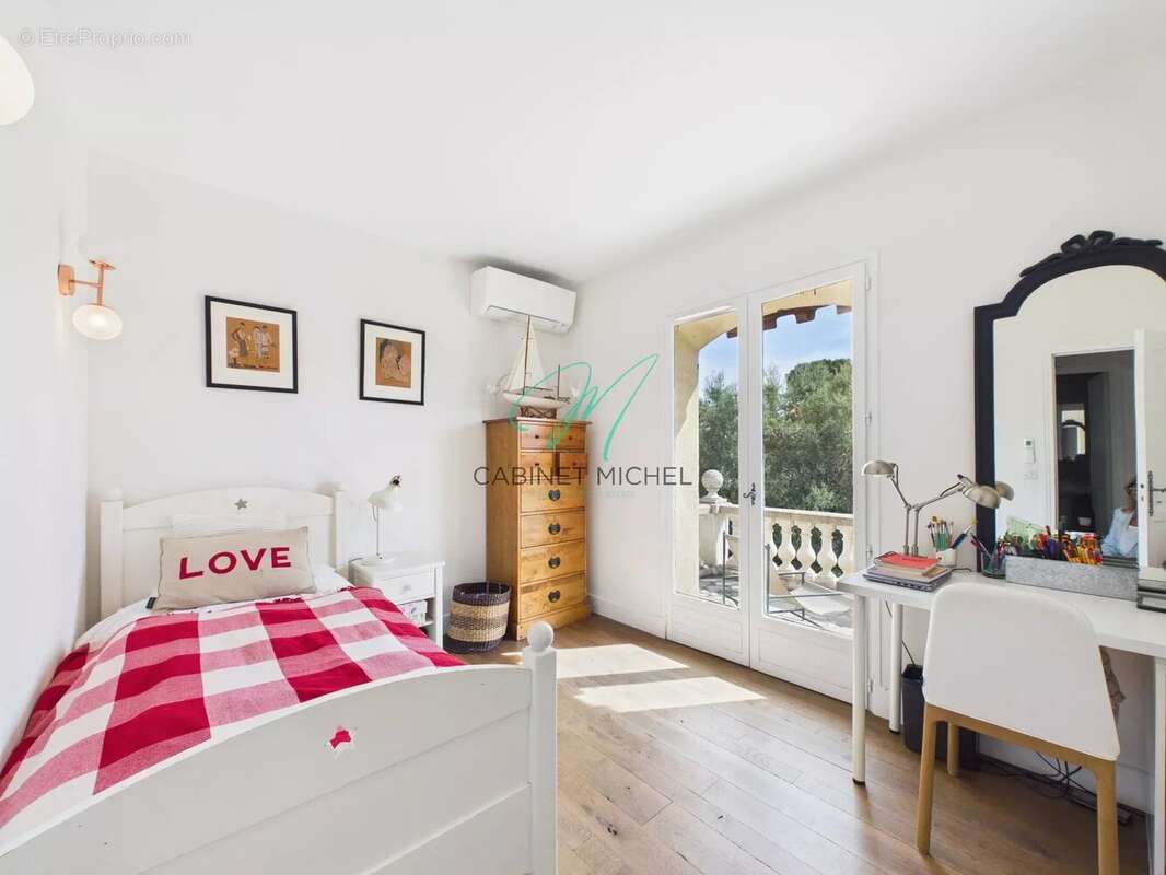 Maison à ROQUEFORT-LES-PINS