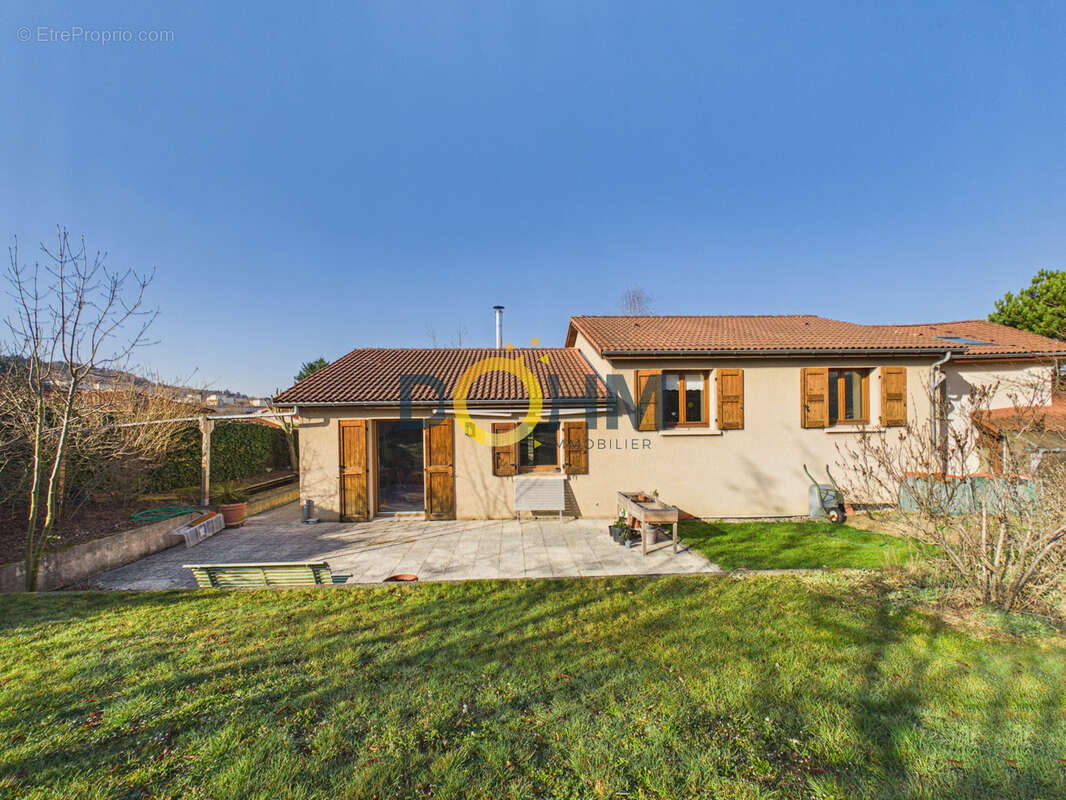 Maison à LE CHAMBON-FEUGEROLLES