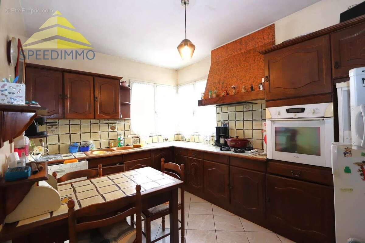 Maison à MANDRES-LES-ROSES