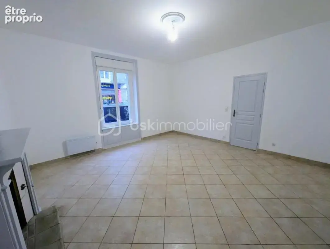 Appartement 44m² environ situé au centre ville de FOUGERES 35300 - photo 2