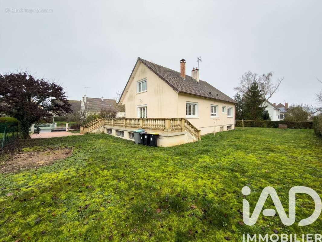Maison 214 m² à Villeseneux  - photo 6