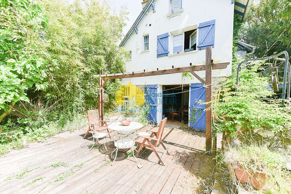 Maison à SAINTE-GENEVIEVE-DES-BOIS