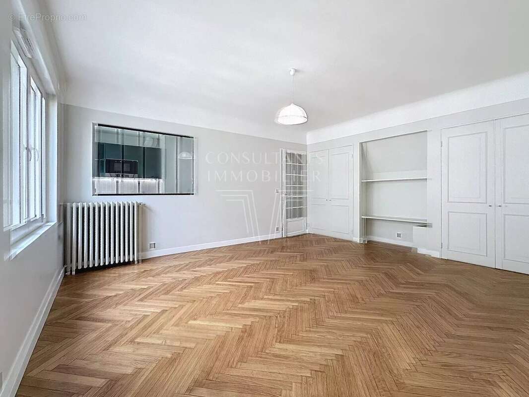 Appartement à PARIS-7E
