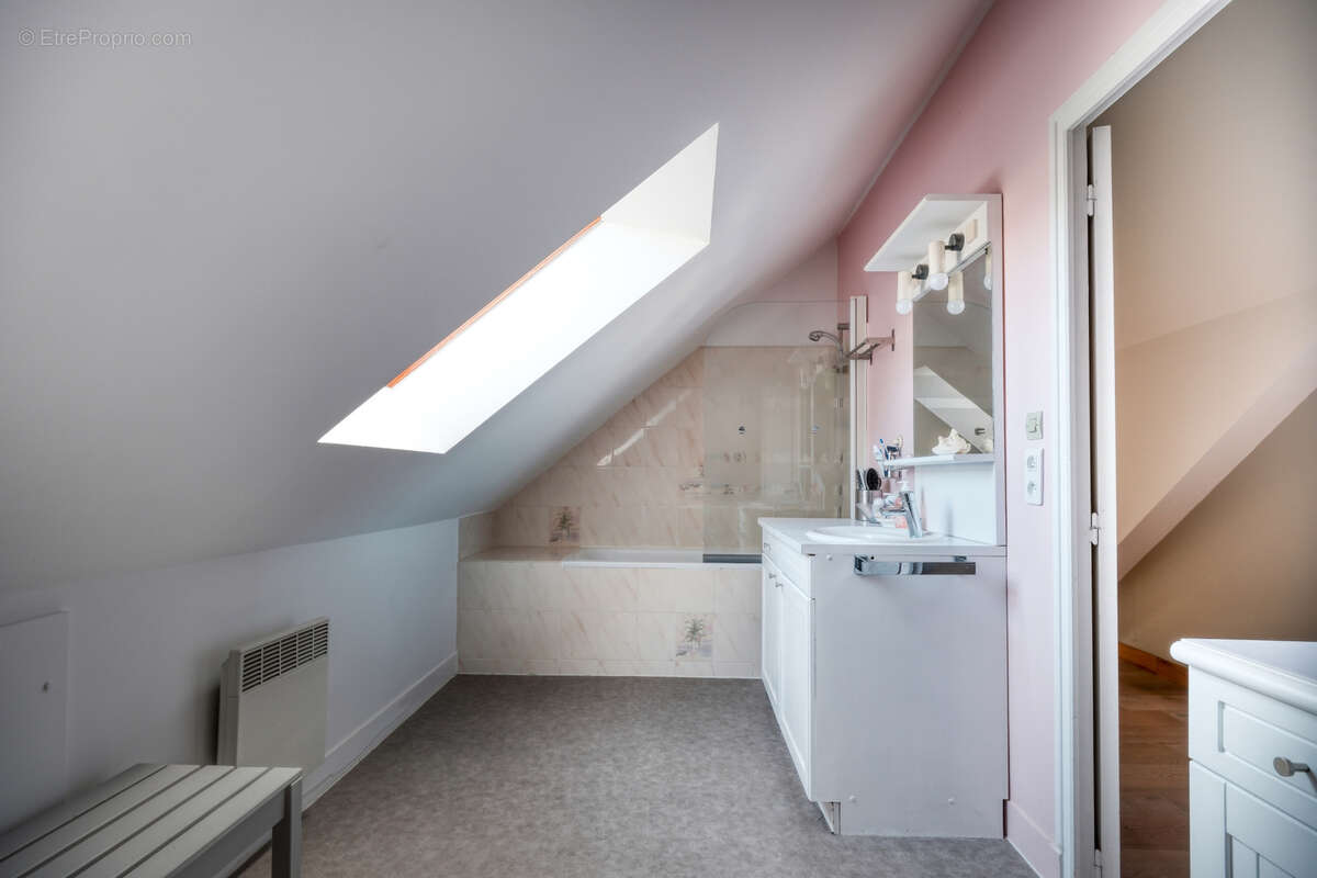 Maison à FONTENAY-LES-BRIIS