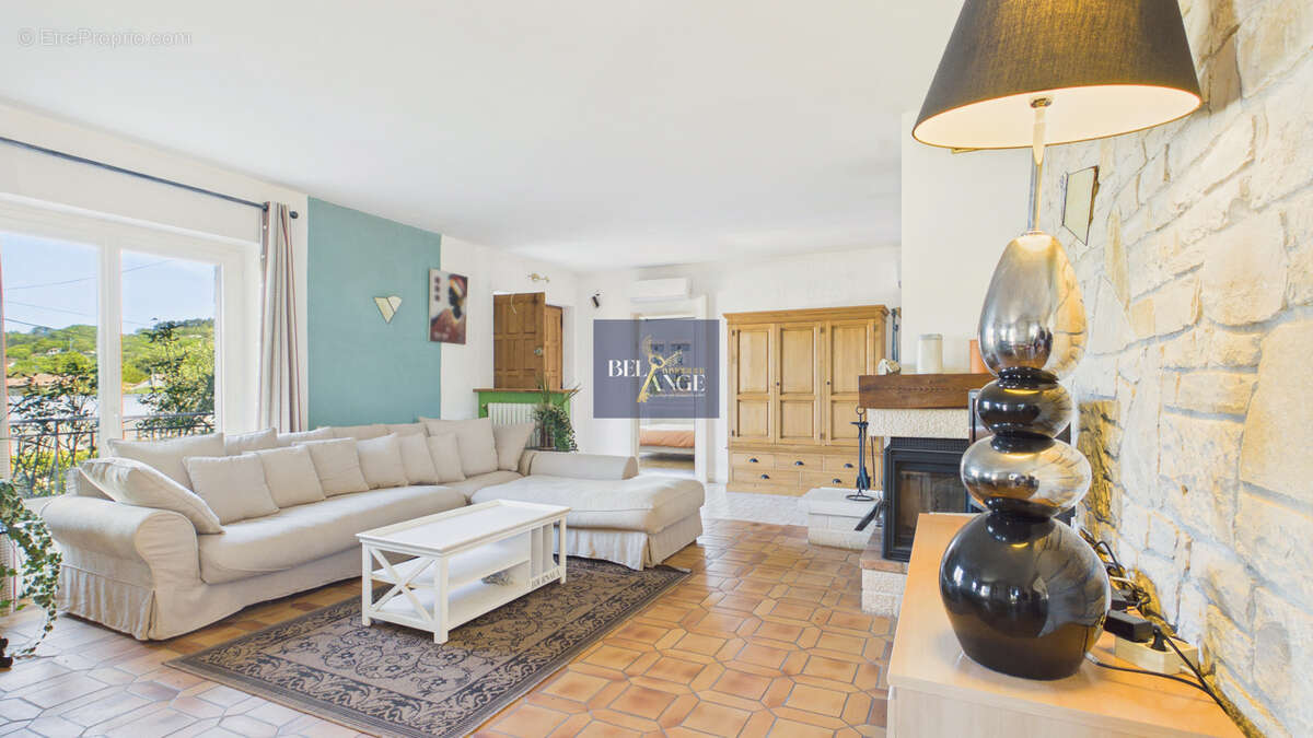 Maison à BERRIAS-ET-CASTELJAU