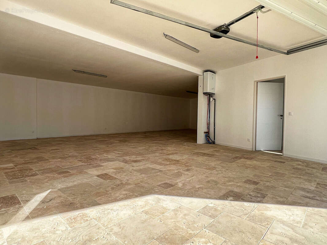 Commerce à MONDOUZIL