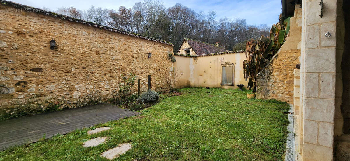 Maison à SAINT-GEORGES-DE-MONTCLARD