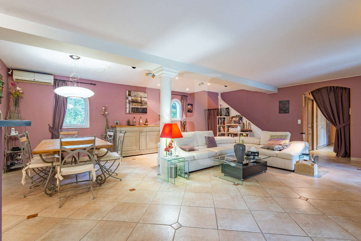 Maison à VAISON-LA-ROMAINE