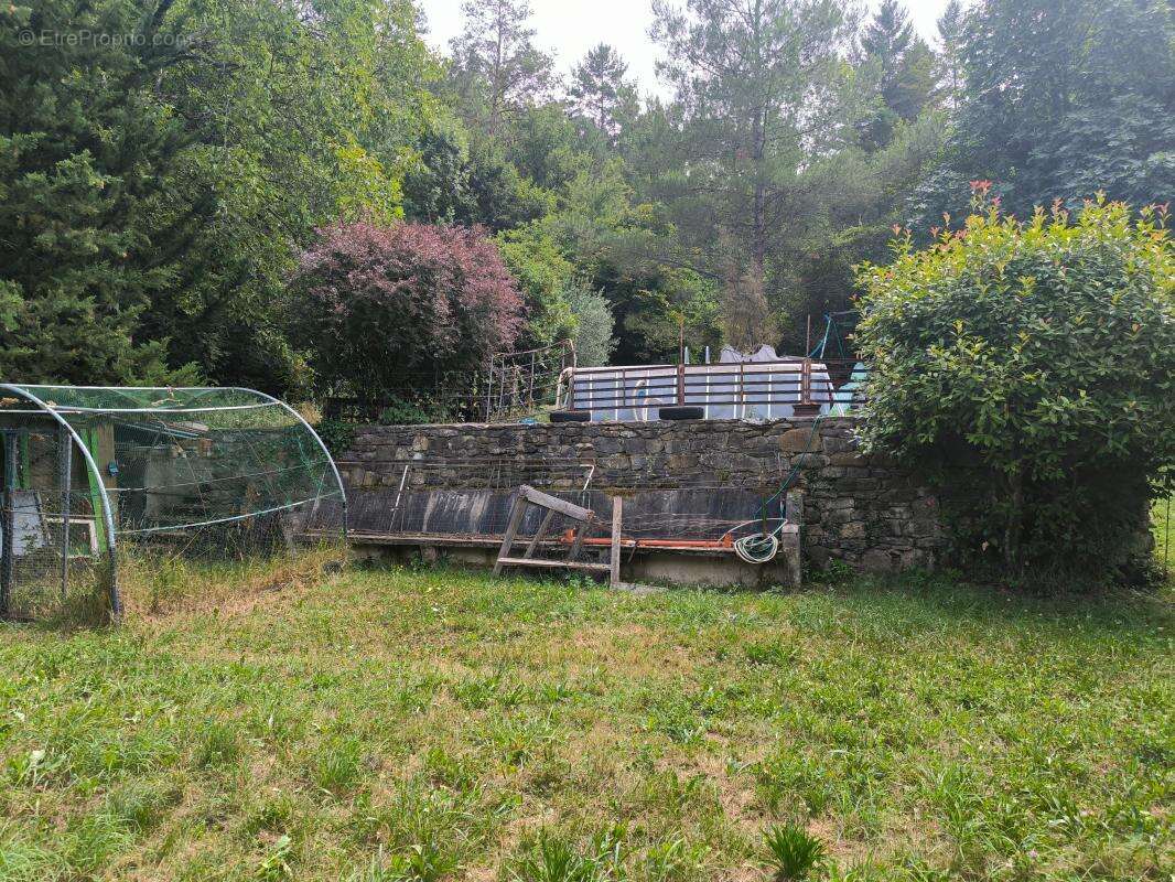 Maison en pierre  de 126 m2 terrain 5781 m2 + dependances+ gite - photo 10