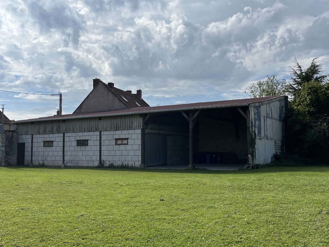 Terrain à LA CHAPELLE-LA-REINE