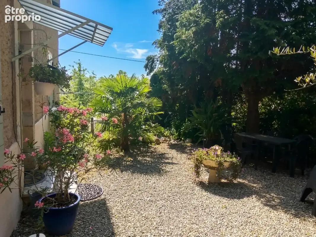 CHAPONOST – OUEST LYONNAIS Ancien corps de ferme – 210 m² habitables – 6/7 chambres – Dépendance – Terrain clos et arboré de 3 2 - photo 5