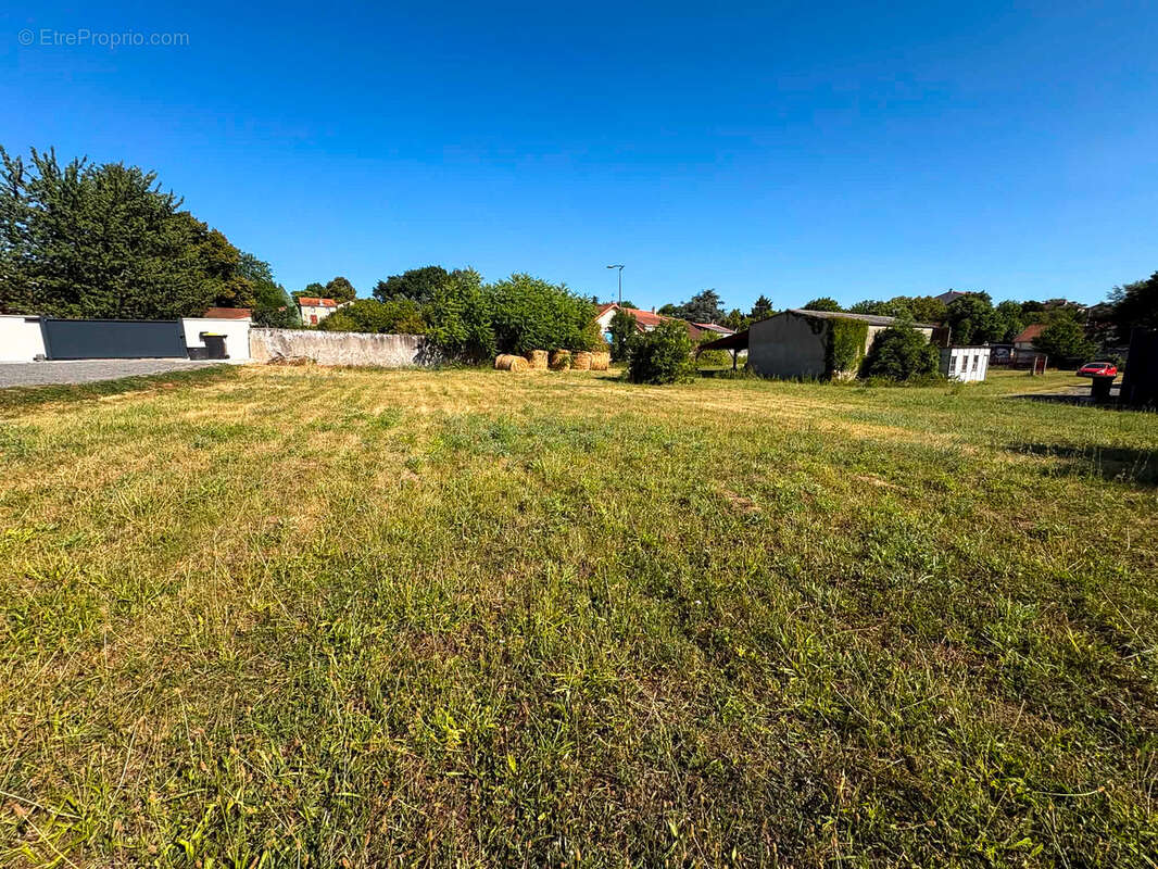Terrain de 717m2 constructible - photo 3