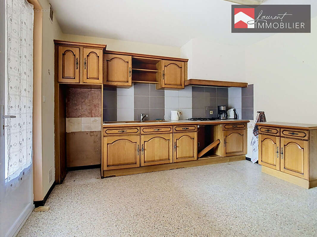 Maison de grande superficie, 6 chambres, proche commodités - 01380 BAGE DOMMARTIN - photo 6