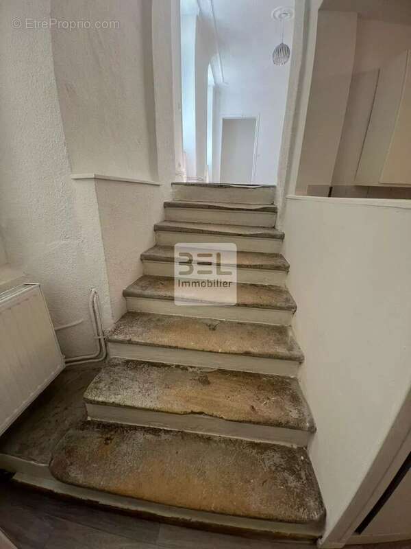 Appartement à BAGNOLS-SUR-CEZE