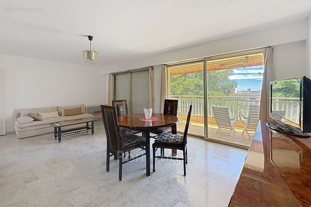 Appartement à SAINT-LAURENT-DU-VAR