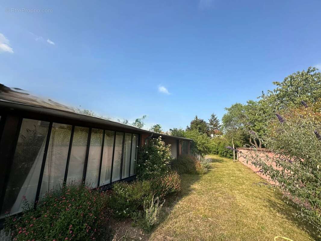 Terrain à SAINT-MAUR-DES-FOSSES