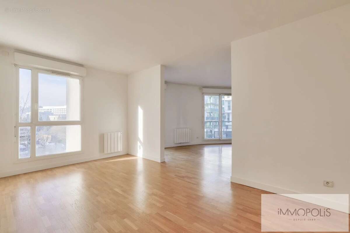 Appartement à COURBEVOIE