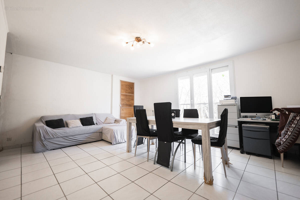 Appartement à SOLLIES-PONT