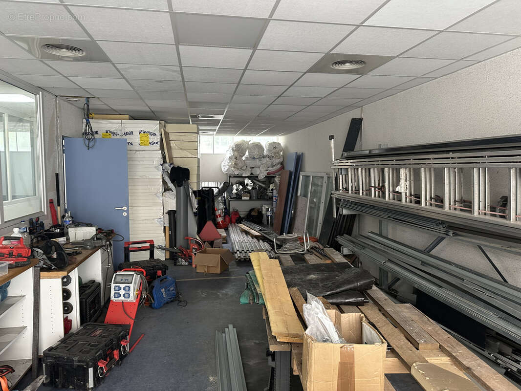 Commerce à MONTARDON