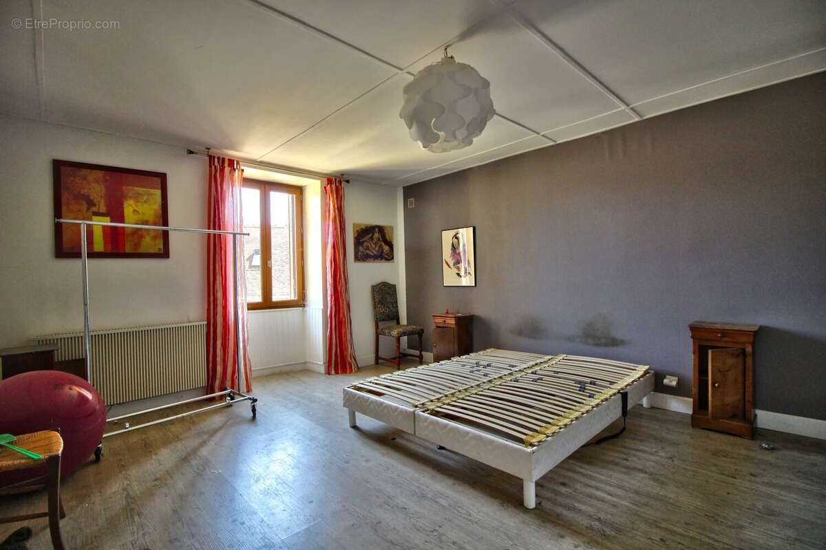 Maison à CHAUME-LES-BAIGNEUX